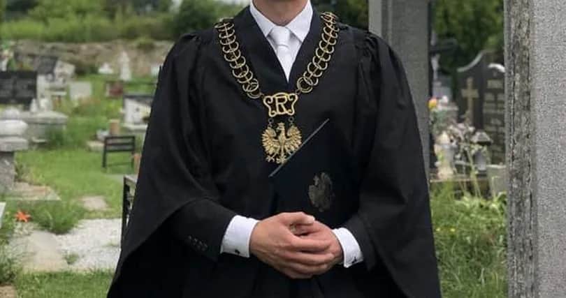 Jak wygląda pogrzeb świecki? Odkryj jego wyjątkowe cechy i przebieg