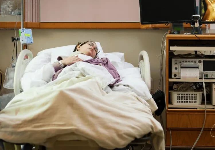 Objawy przed śmiercią u chorych na raka – co warto wiedzieć?