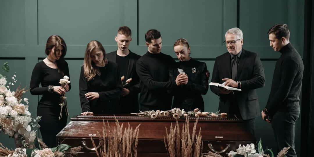 Co założyć na pogrzeb - eleganckie i odpowiednie ubranie dla mężczyzny