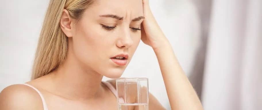 Jak wygląda śmierć z odwodnienia? Objawy i niebezpieczeństwa procesu