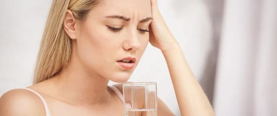 Jak wygląda śmierć z odwodnienia? Objawy i niebezpieczeństwa procesu