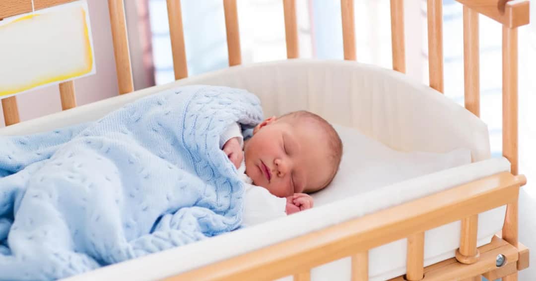 Śmierć łóżeczkowa do kiedy grozi? Poznaj ryzyko dla niemowląt