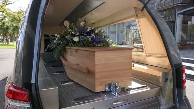 Ile kosztuje kremacja zwłok w Anglii? Zaskakujące ceny i opcje