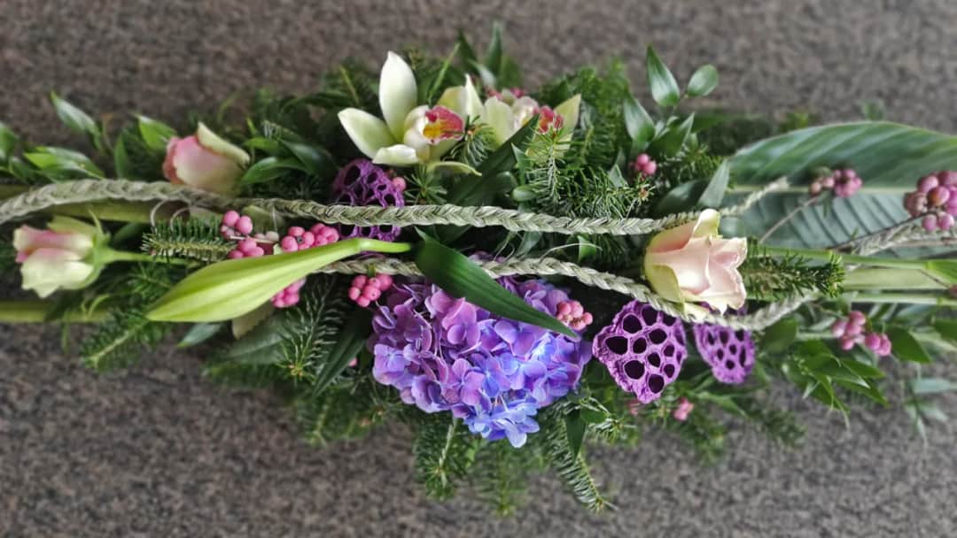 Jak zrobić wiązankę na cmentarz, aby była trwała i piękna