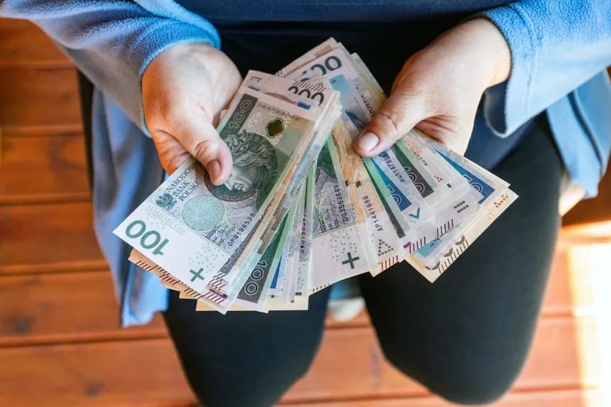 Czy 13 emerytura należy się po śmierci? Sprawdź ważne zasady