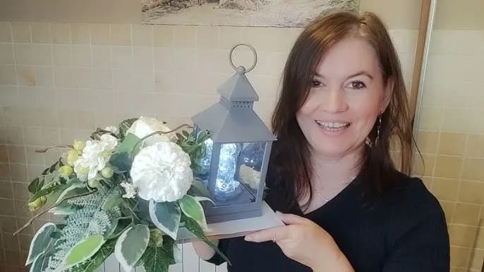 Jak zrobić stroik ze zniczem, aby zachwycić i uczcić pamięć bliskich