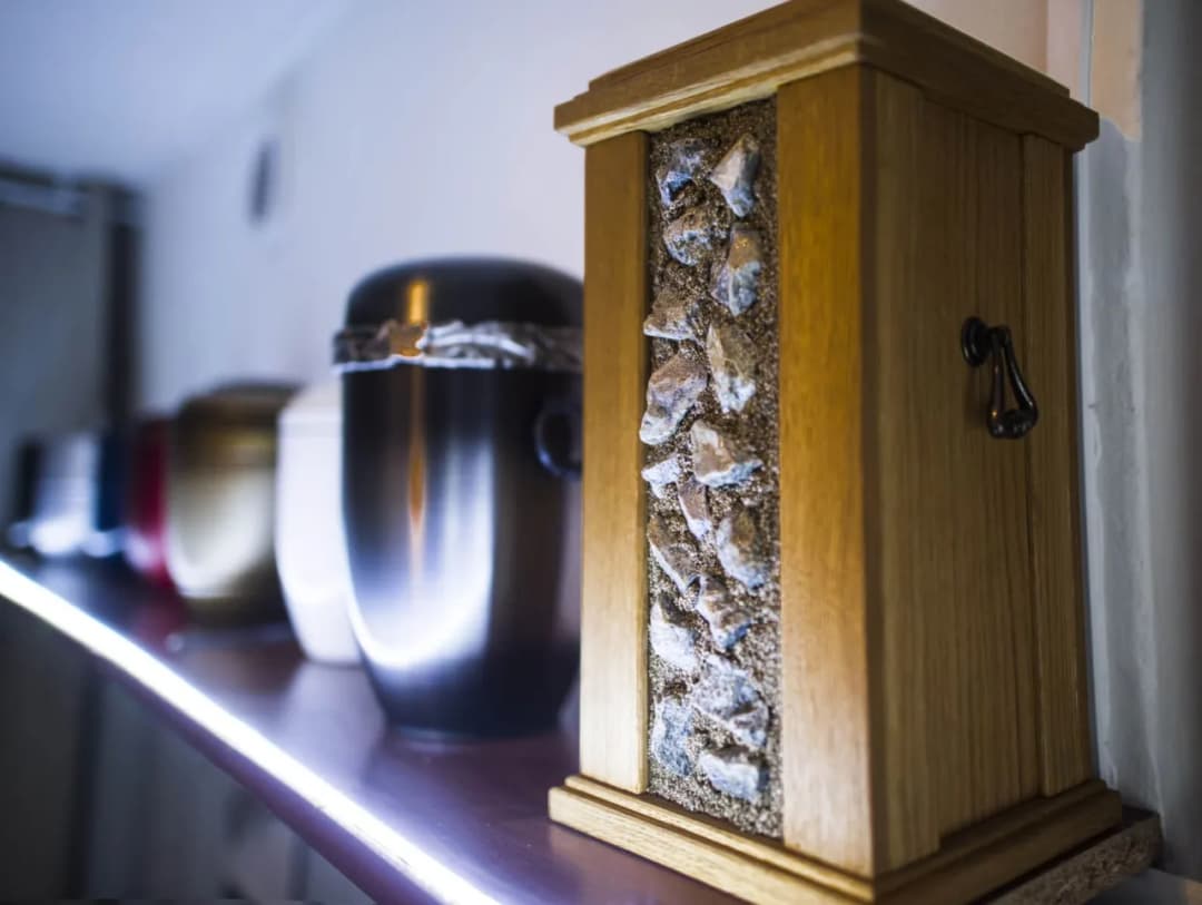 Kremacja czy pochówek: co wybrać, aby uniknąć zbędnych kosztów?