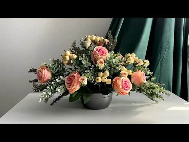 Jak zrobić stroik na cmentarz ze sztucznych kwiatów - proste kroki i porady