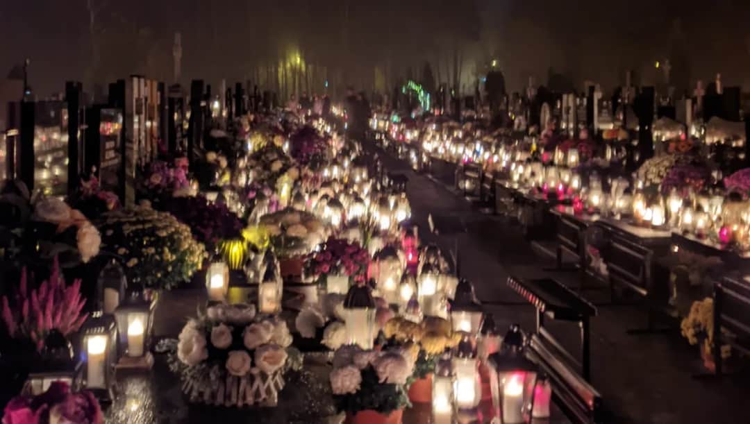 Czy w ciąży można iść na pogrzeb? Ważne emocje i zdrowie matki