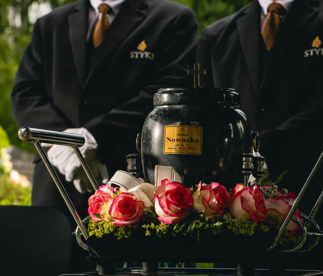Jak przebiega kremacja w Polsce? Poznaj kluczowe etapy i koszty