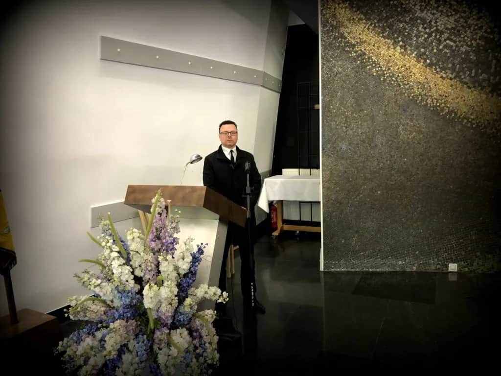 Ile kosztuje pogrzeb świecki? Sprawdź, co wpływa na ceny usług