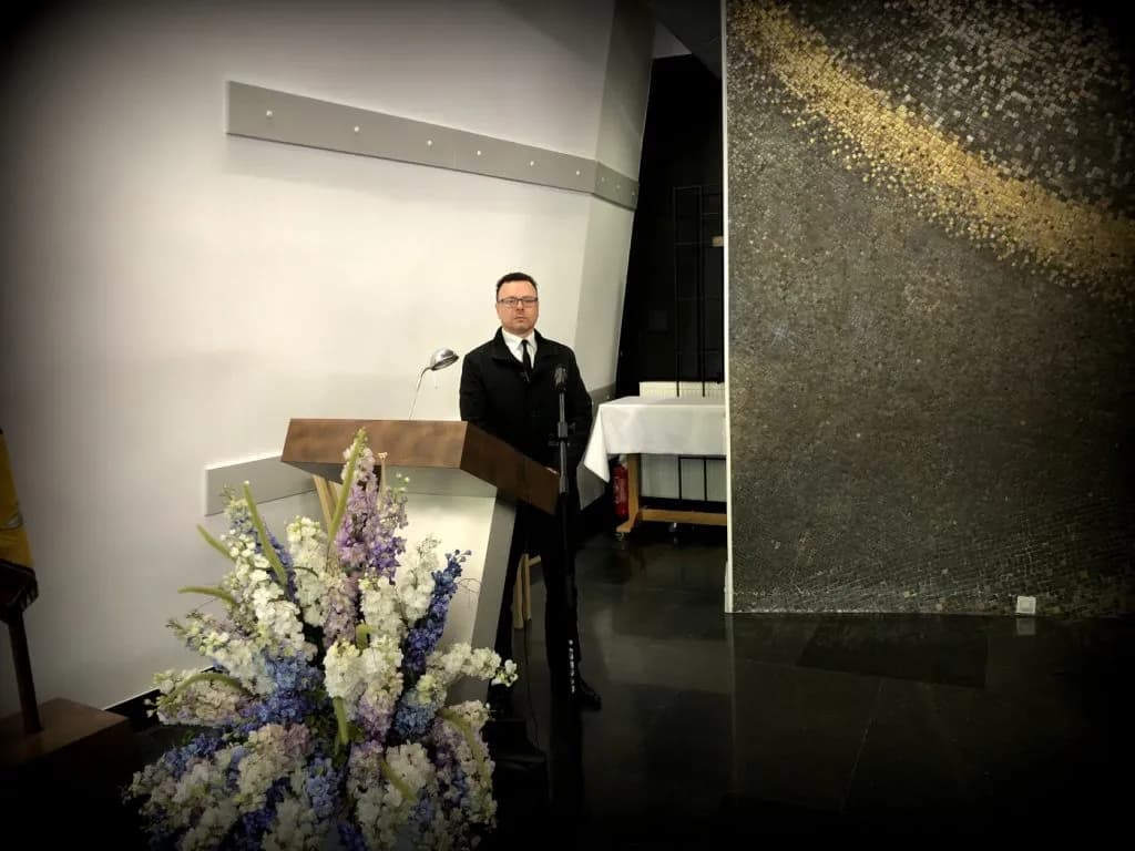 Ile kosztuje pogrzeb świecki? Sprawdź, co wpływa na ceny usług